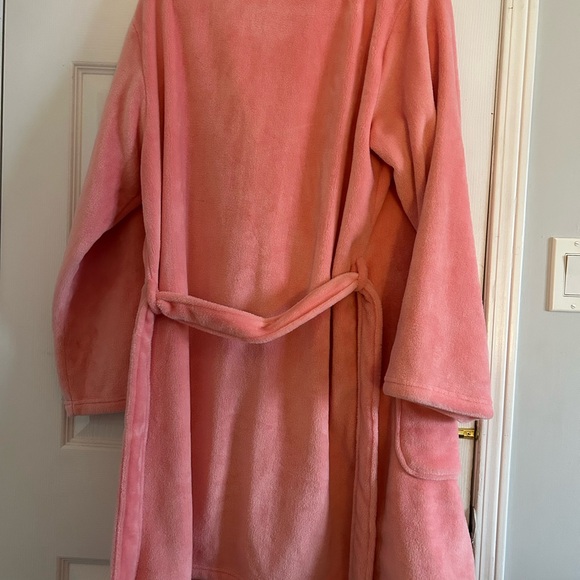 Victoria's Secret Soft Pink Robe - Picture 2 of 3